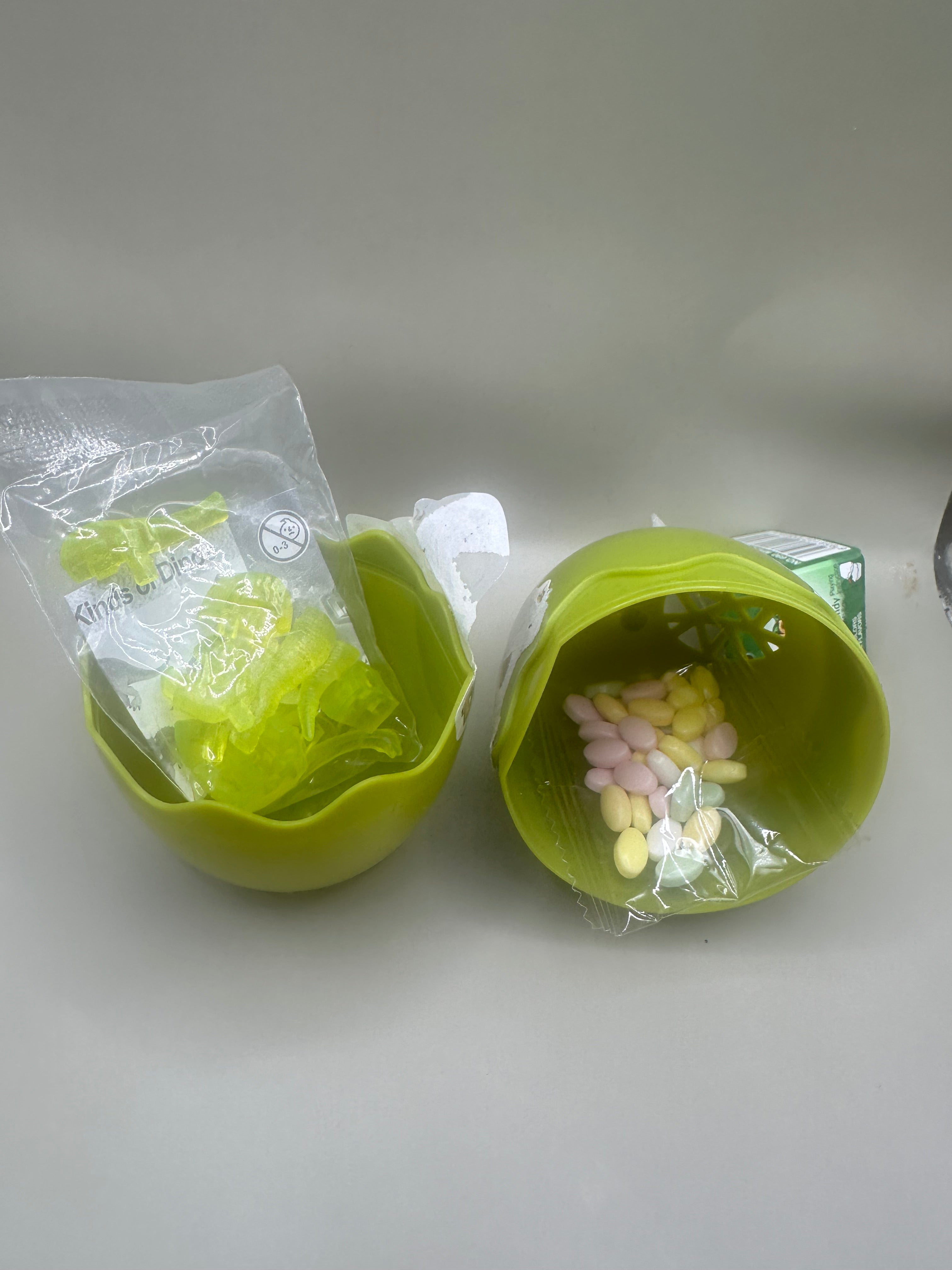 Dunno puzzle egg with candy 1pc.